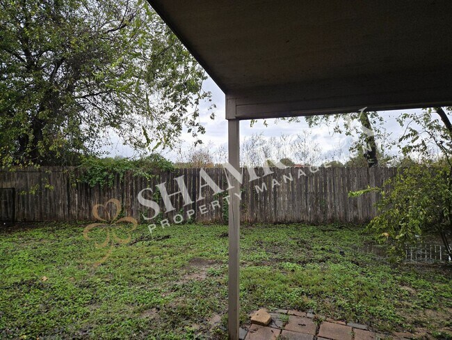 Building Photo - 115 Bentwood Dr