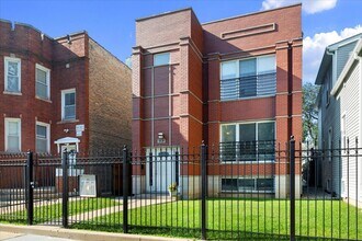 Building Photo - 3528 W Shakespeare Ave