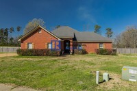 Building Photo - Home in Canton MS