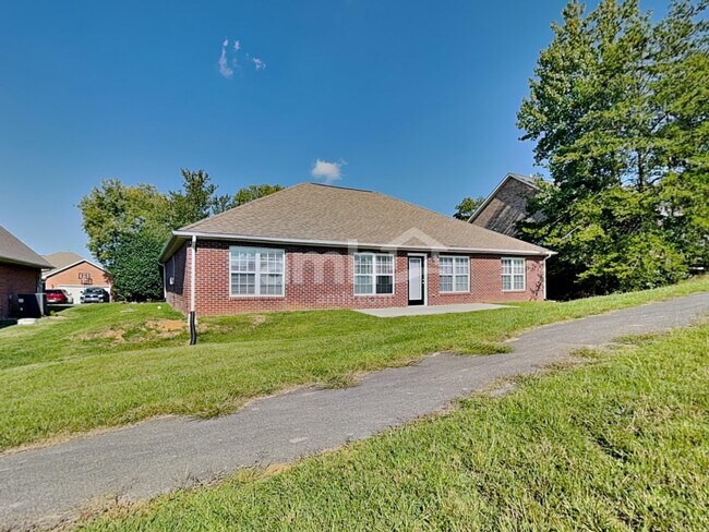 Building Photo - 1061 Saint Johns Dr