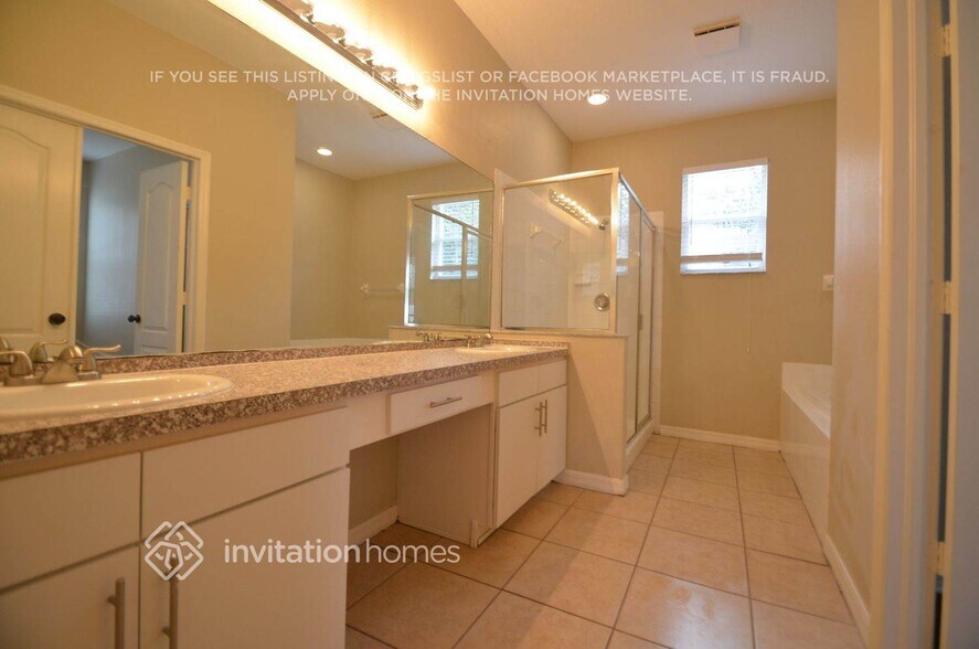 Building Photo - 9325 Hunters Park Way