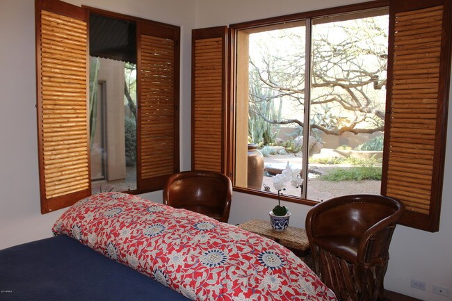 Building Photo - 7562 E High Point Dr