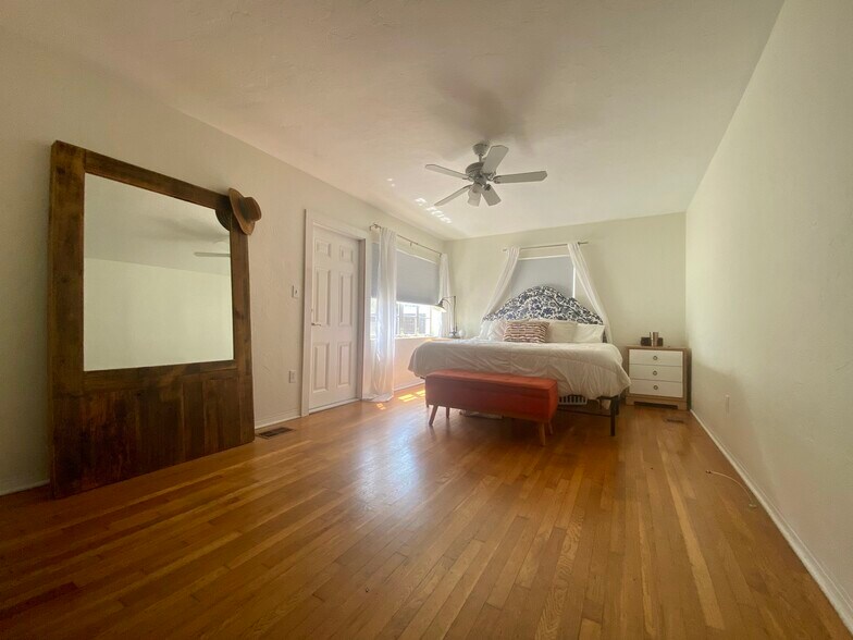 Building Photo - 306 14th Ave NE