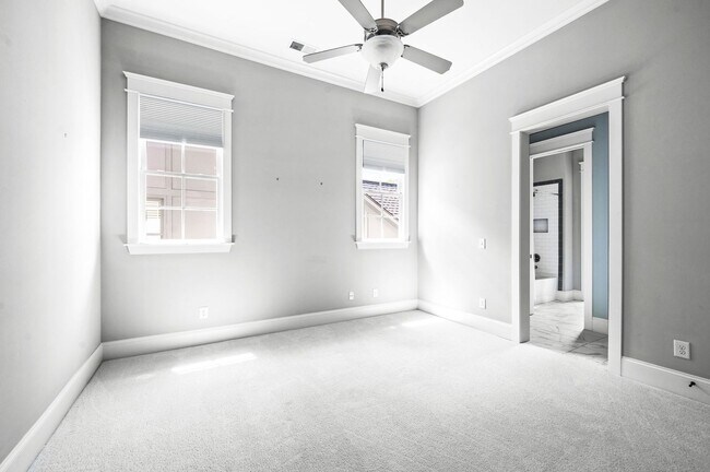 Building Photo - 1735 Hillmont Dr