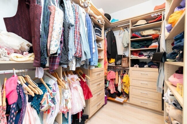 Building Photo - 60 Quincy Shore Dr