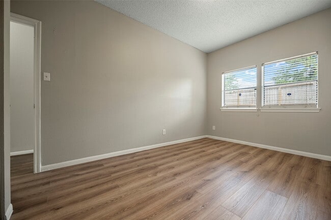 Building Photo - 7120 Deer Creek Ct