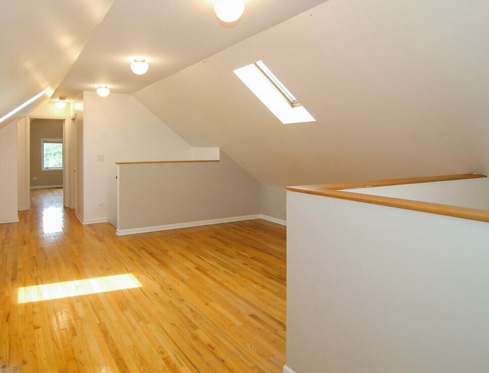 Building Photo - 1433 W Oakdale Ave