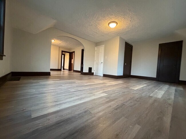 Building Photo - Affordable 1-Bedroom Apartment | Utilities Included | No Laundry