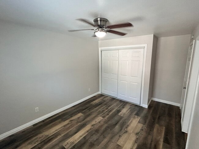 Building Photo - 5795 Kenwood Pl