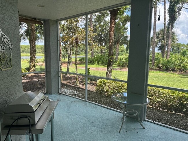 Building Photo - FURNISHED/TURNKEY 2+Den, 2 bath 1 car garage 1st floor condo in River Hall
