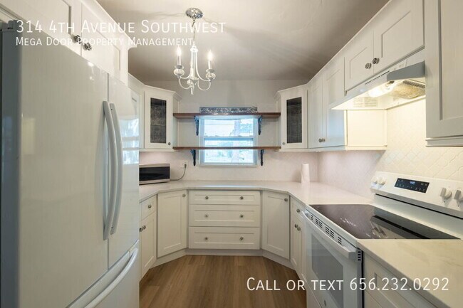 Building Photo - 314 4th Ave SW