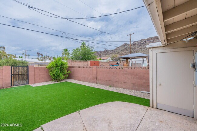 Building Photo - 1320 E Orchid Ln
