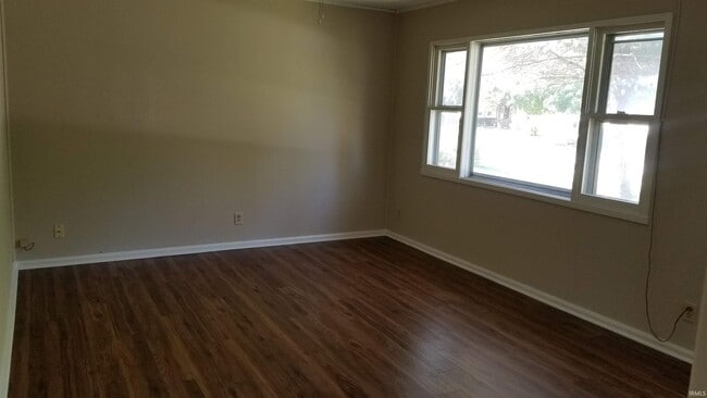 Building Photo - 2425 Foxhall Dr