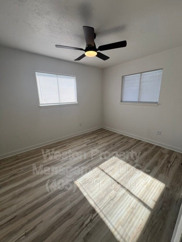Building Photo - 9609 Greystone Ave