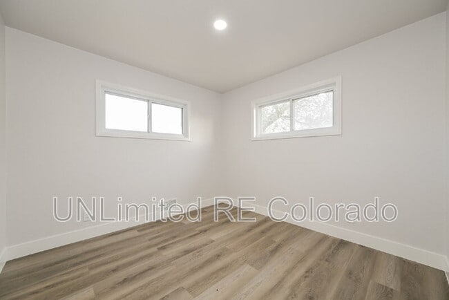Building Photo - 1350 Troy St
