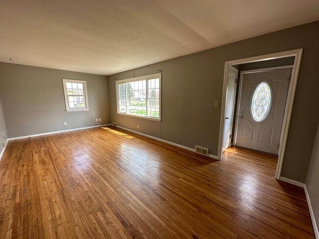 Building Photo - Spacious 4 bedroom  bathroom stand-alone home.