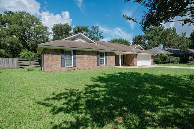 Building Photo - 122 Longleaf Cir