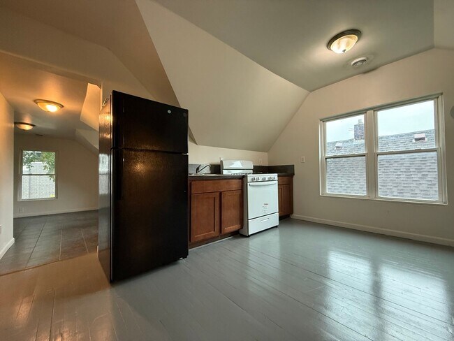 Building Photo - 1083/1087 Randolph Ave