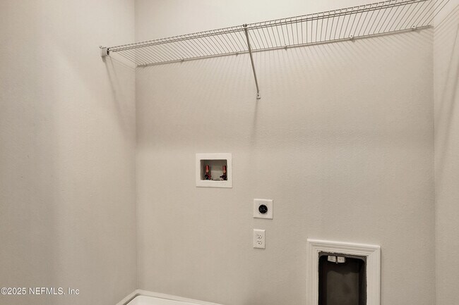 Building Photo - 6033 Carolines Ct