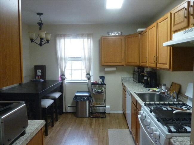 Building Photo - 143 Parkside Dr