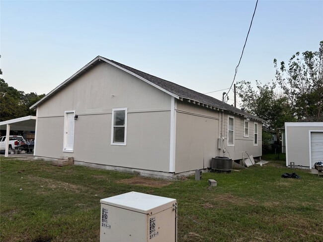 Building Photo - 311 3rd St N