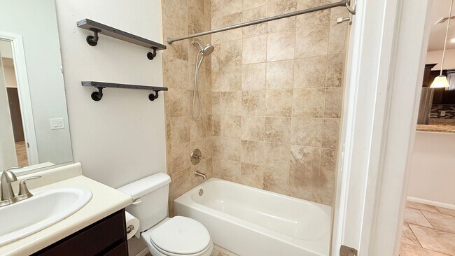 Building Photo - Modern comfort in Del Rey Estates
