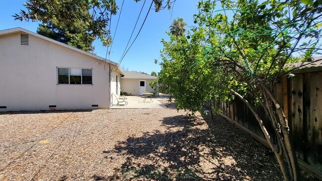 Building Photo - 7941 Woodlark Way