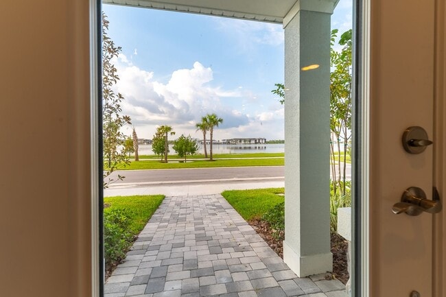 Building Photo - Beautiful Modern Town Home with Water Fron...