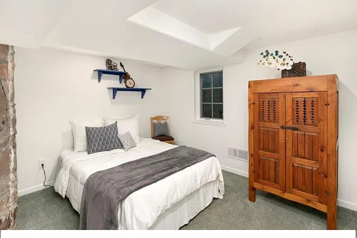 Building Photo - 917 W Magnolia St