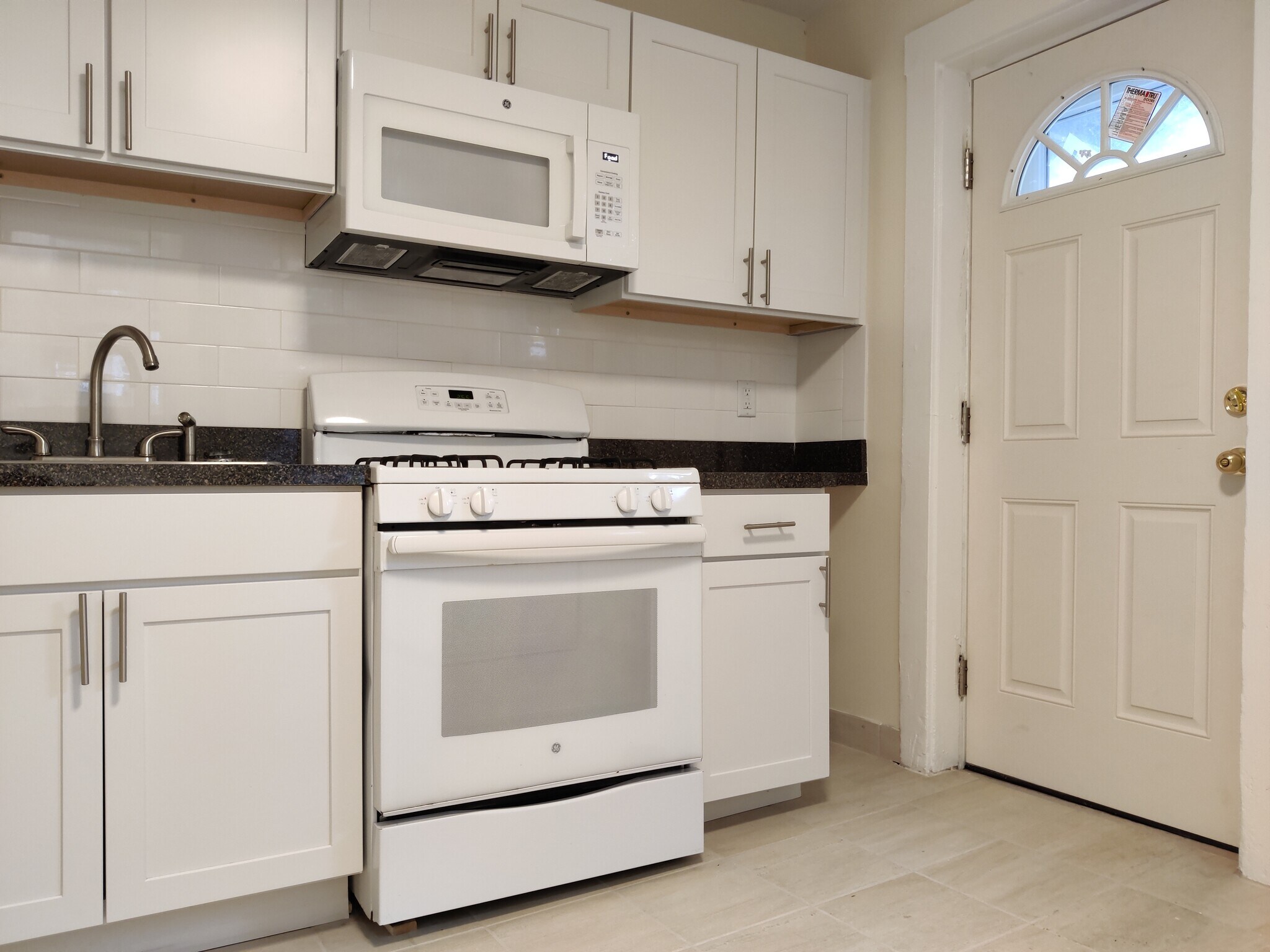 Building Photo - 8 Barrows St