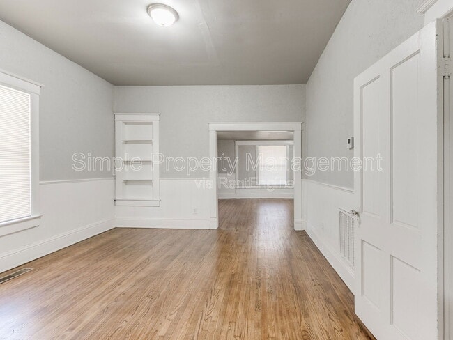 Building Photo - 730 N Louisa Ave