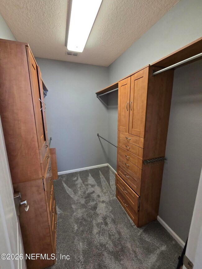 Building Photo - 180 Thornloe Dr