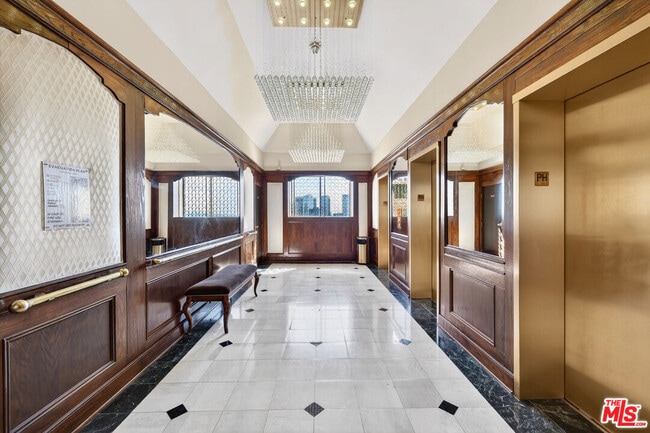 Building Photo - 10535 Wilshire Blvd