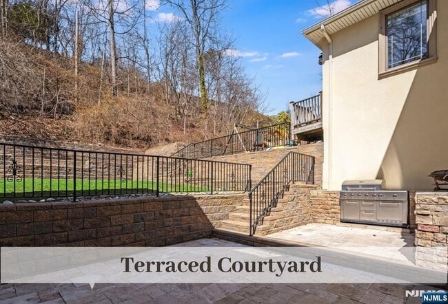 Building Photo - 230 Hillcrest Rd