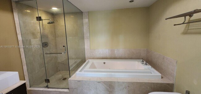 Building Photo - 218 SE 14th St