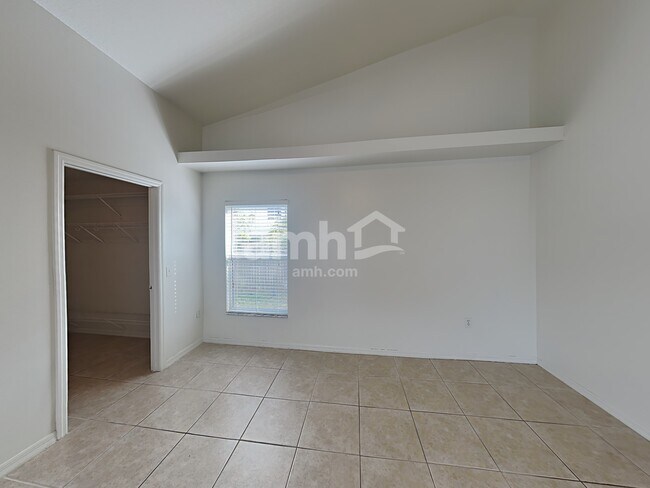 Building Photo - 1144 Jaybee Avenue