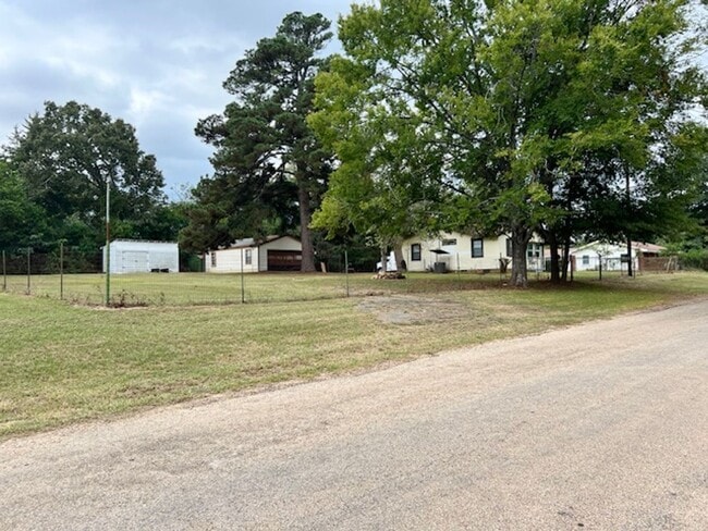 Building Photo - 301 W Main St