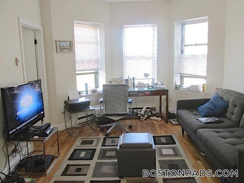 Building Photo - 57 Westland Ave