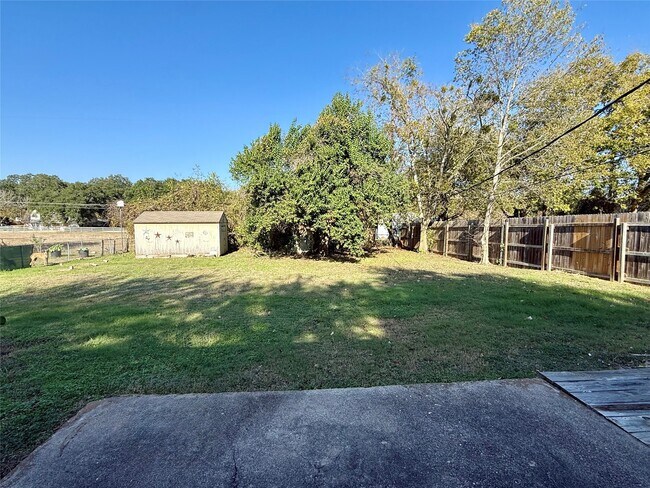 Building Photo - 1501 Stacey St