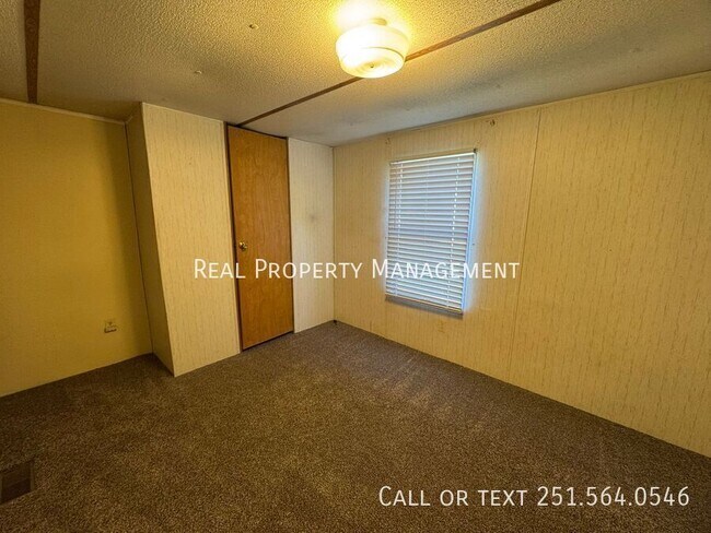 Building Photo - 3101 Western Hills Dr W