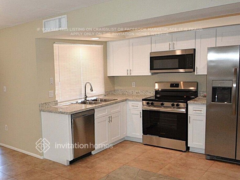 Building Photo - 3462 E Shaw Butte Dr