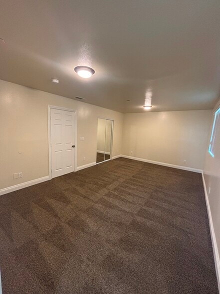 Building Photo - 638 W Colden Ave