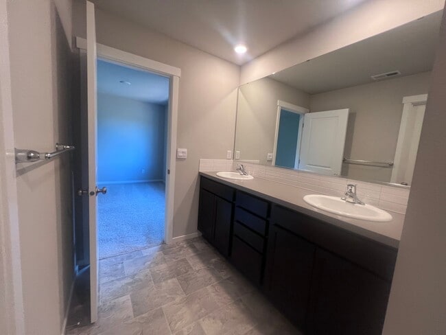 Building Photo - Bremerton Townhouse in Illahee Springs for...