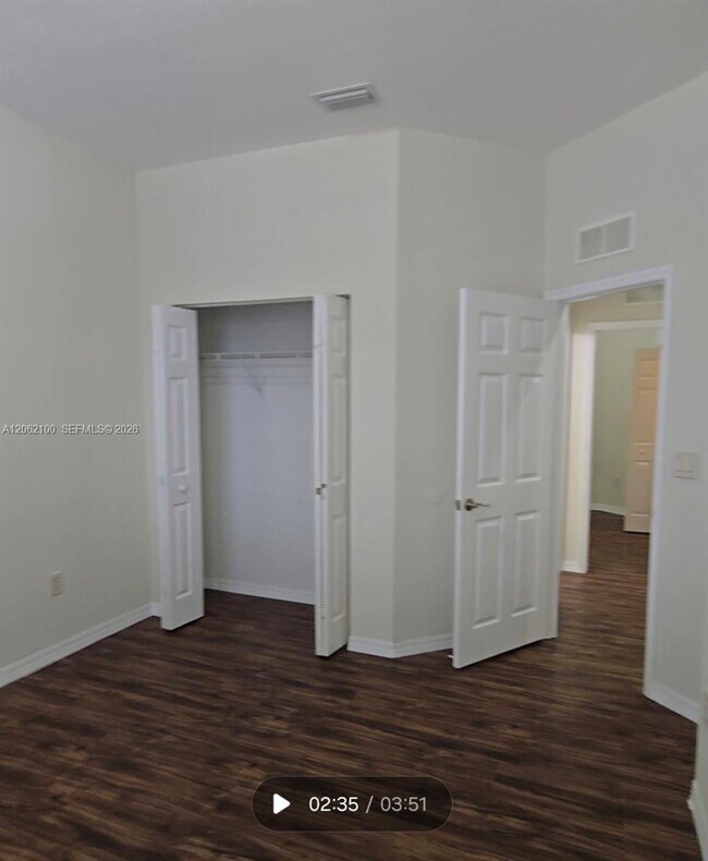 Building Photo - 4917 SW 141st Ave