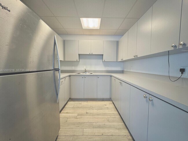 Building Photo - 2741 Taft St