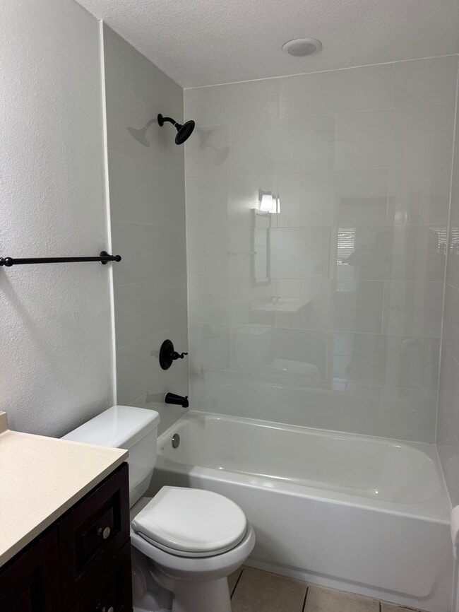 Building Photo - Beautiful 4/2 house in long Beach, MS