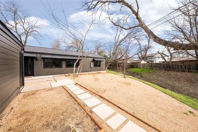 Building Photo - 5731 Wellington Dr