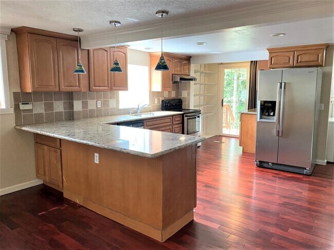 Building Photo - 5 bedroom in Seattle WA 98115