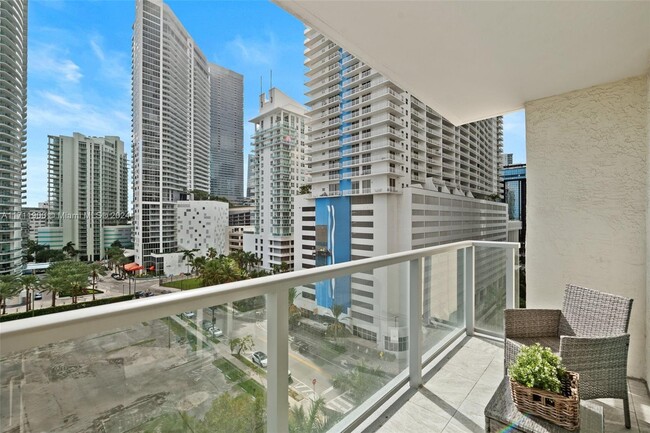 Building Photo - 1155 Brickell Bay Dr