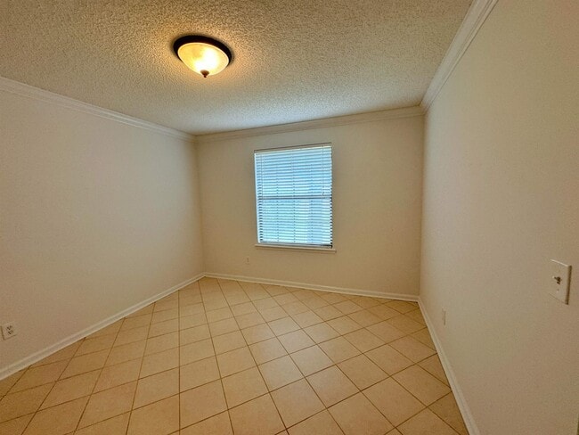 Building Photo - 2086 Magnus Ln